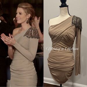ASO SERENA VAN DER WOODSEN One-Shoulder Beige Dress